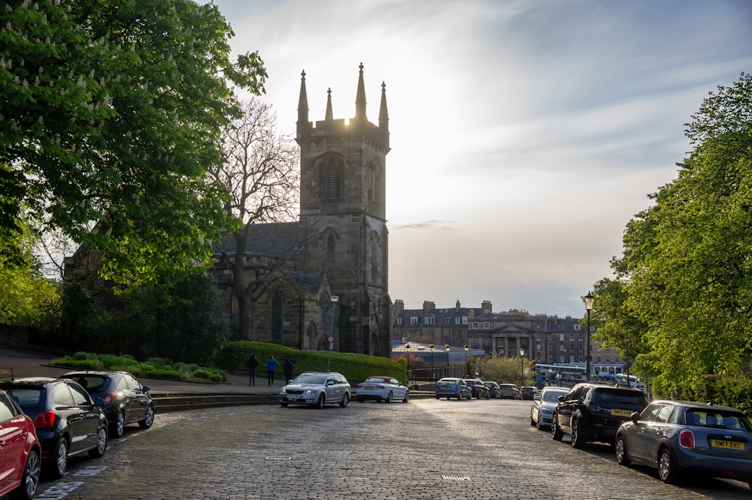 Découvrez l'église paroissiale de Clifton à Coatbridge en Écosse - North Lanarkshire | Secret World Trip Planner