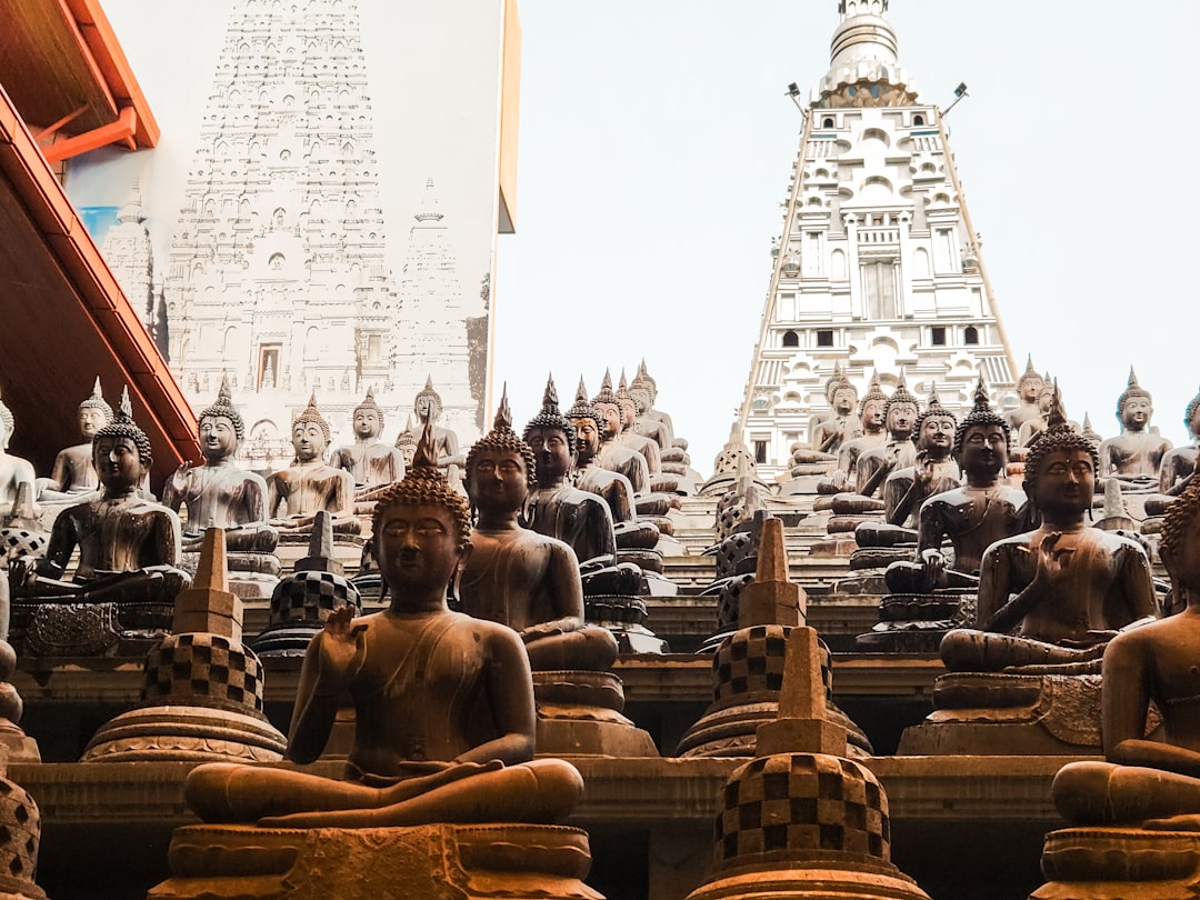 Descubre el Templo Gangaramaya: una joya cultural en Colombo - Colombo | Secret World Trip Planner