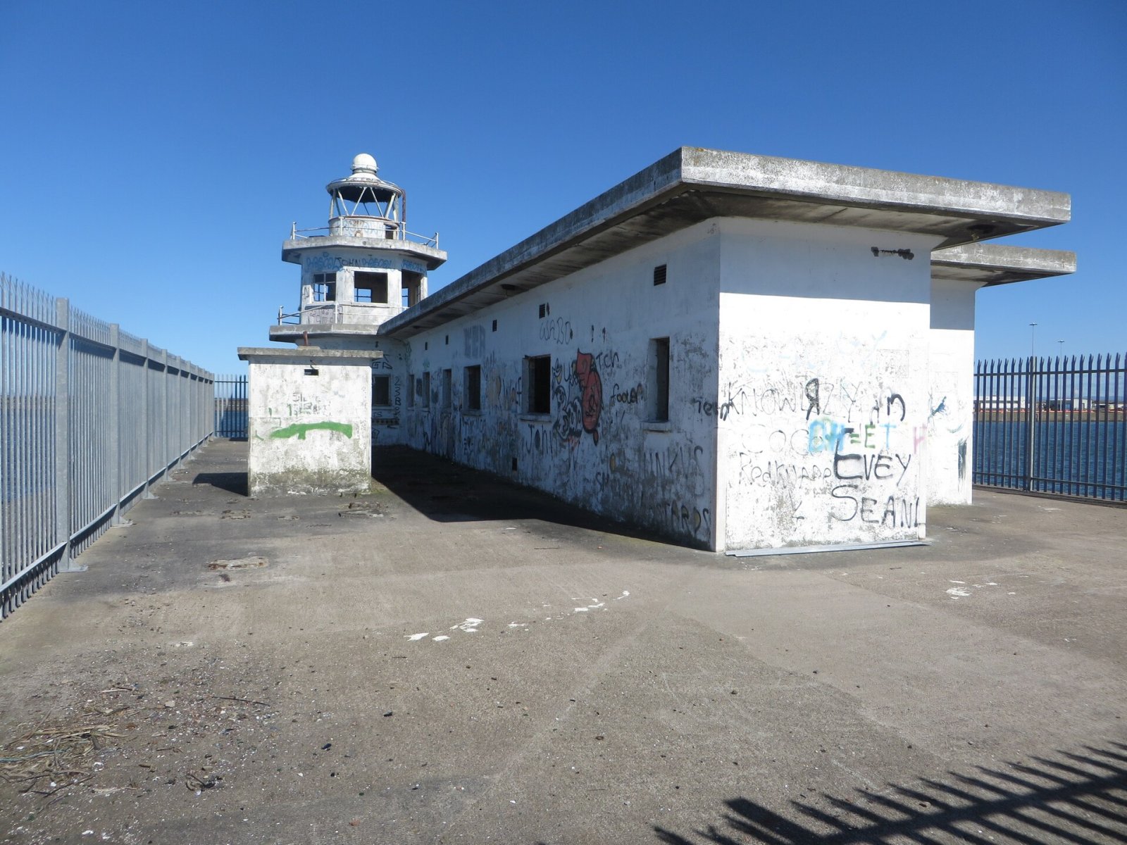 Descubra o Farol de Leith West Breakwater na Escócia - Leith | Secret World Trip Planner