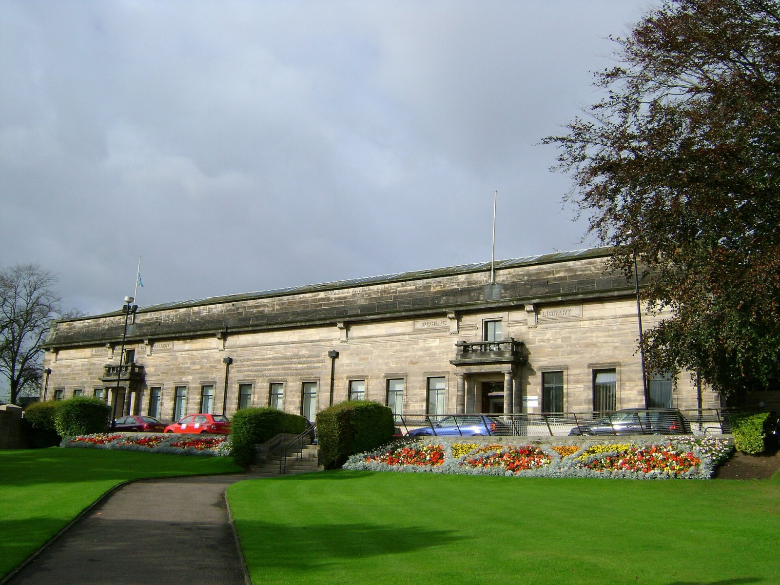 Entdecken Sie das Kirkcaldy Museum and Art Gallery in Schottland - Fife | Secret World Trip Planner