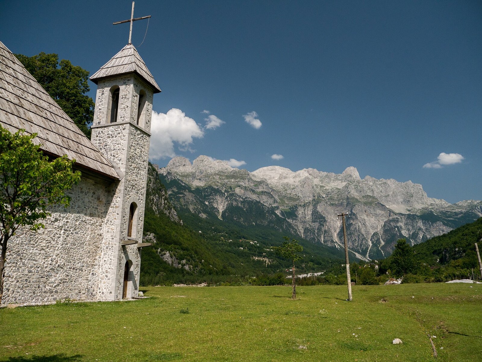 Maja und Radohimës: Ein Verstecktes Paradies in den Albanischen Alpen - Nikç | Secret World Trip Planner