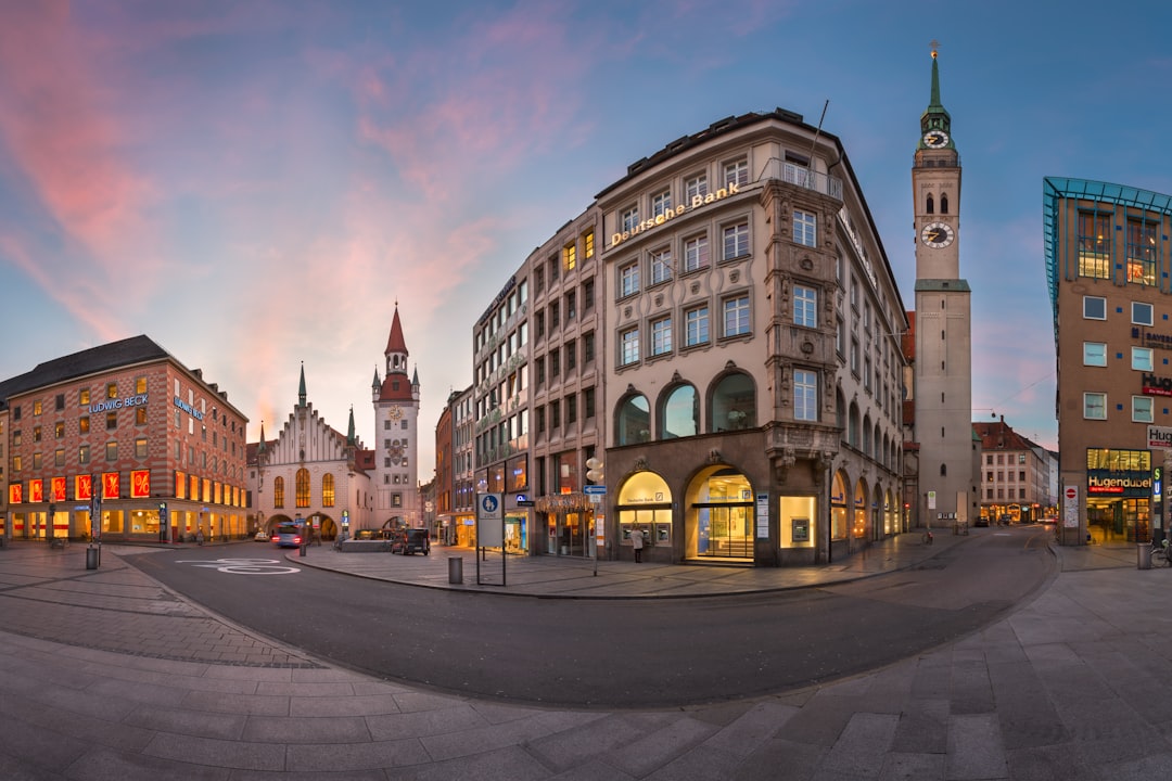 マリエン広場モナコ：ゴシック広場の伝統市場 - Marienplatz | Secret World Trip Planner