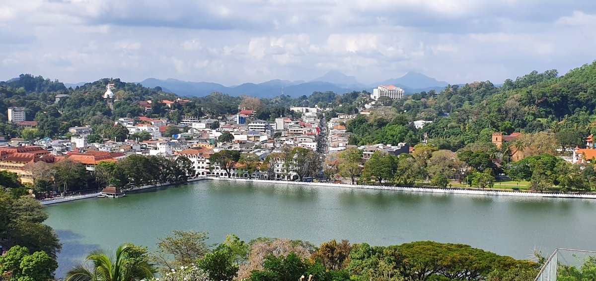 캔디 호수의 길: 사원과 식민지 역사 탐방 - lago Kandy | Secret World Trip Planner