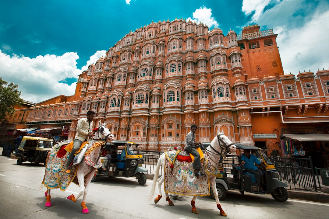 자이푸르 궁전: 무굴 건축의 왕실 박물관 - Jaipur | Secret World Trip Planner