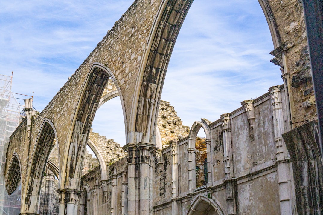 Convento do Carmo: Die Dachlose Kirche von Lissabon - Largo do Carmo | Secret World Trip Planner