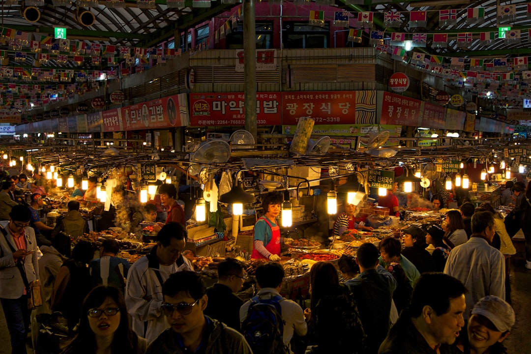 비밀의 세계 vs 완더로그: 2026 서울 여행 앱 선택하기 - Seoul | Secret World Trip Planner