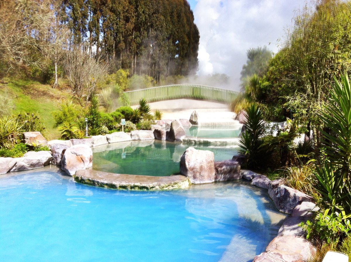 Terme von Taupō: Geothermische Bäder in Neuseeland - Hilltop | Secret World Trip Planner