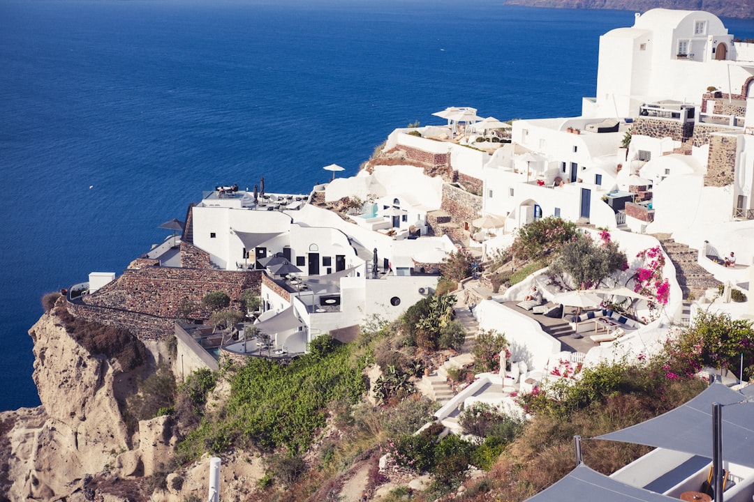 Santorin Weinpfade: Assyrtiko und Caldera in Oia - Oia 847 02 | Secret World Trip Planner