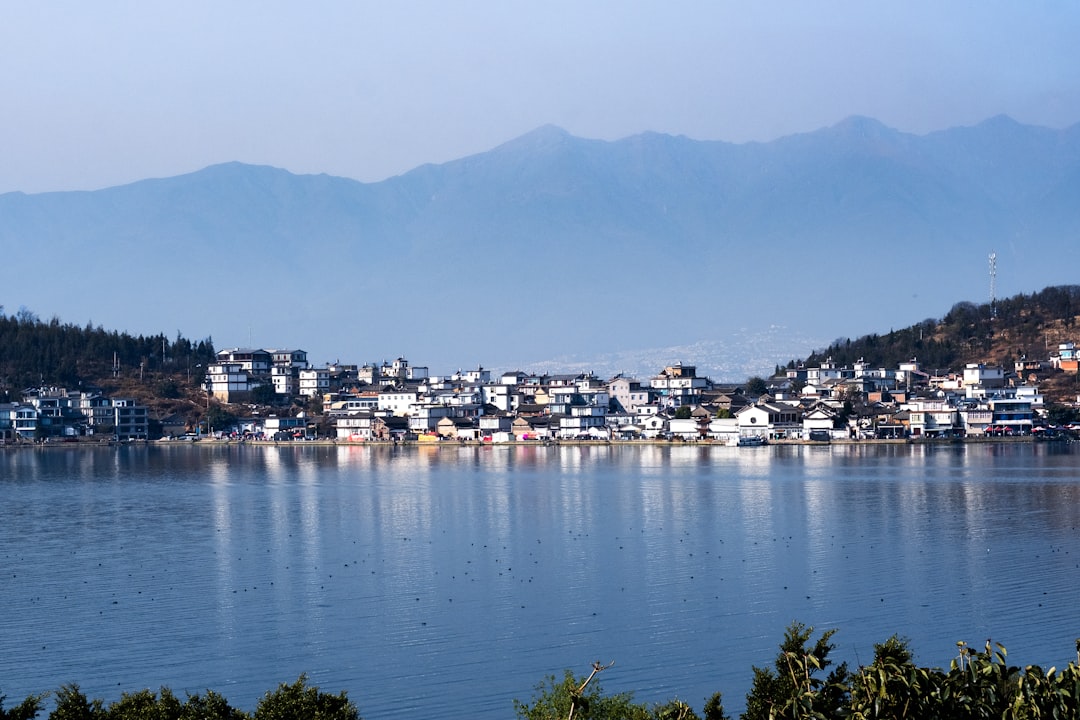Lago Kawaguchi: Der Fuji im Wasser reflektiert - Distretto di Minamitsuru | Secret World Trip Planner