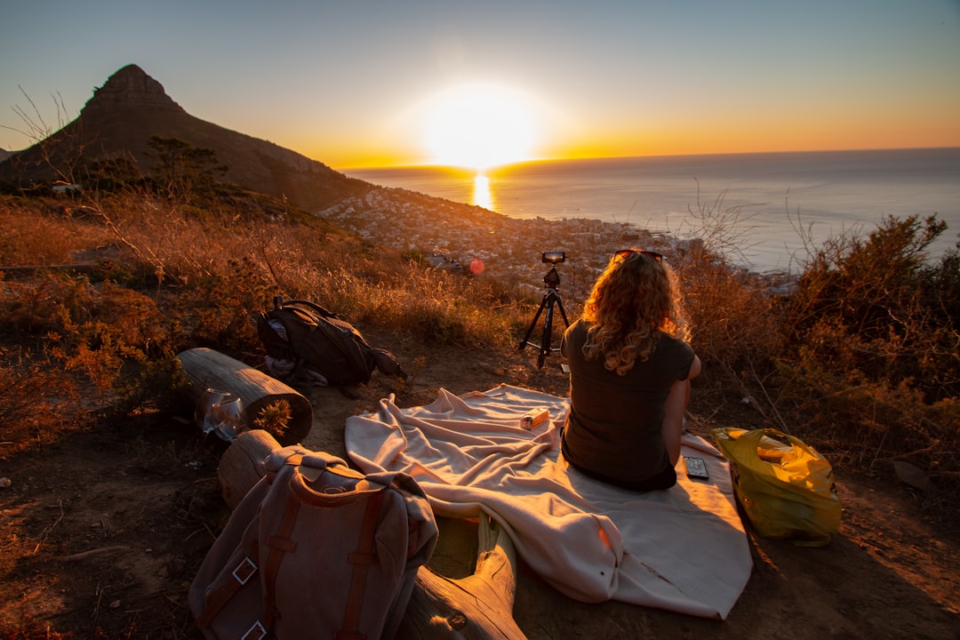 テーブルマウンテンの夕日：ケープタウンの頂 - Cape Town | Secret World Trip Planner