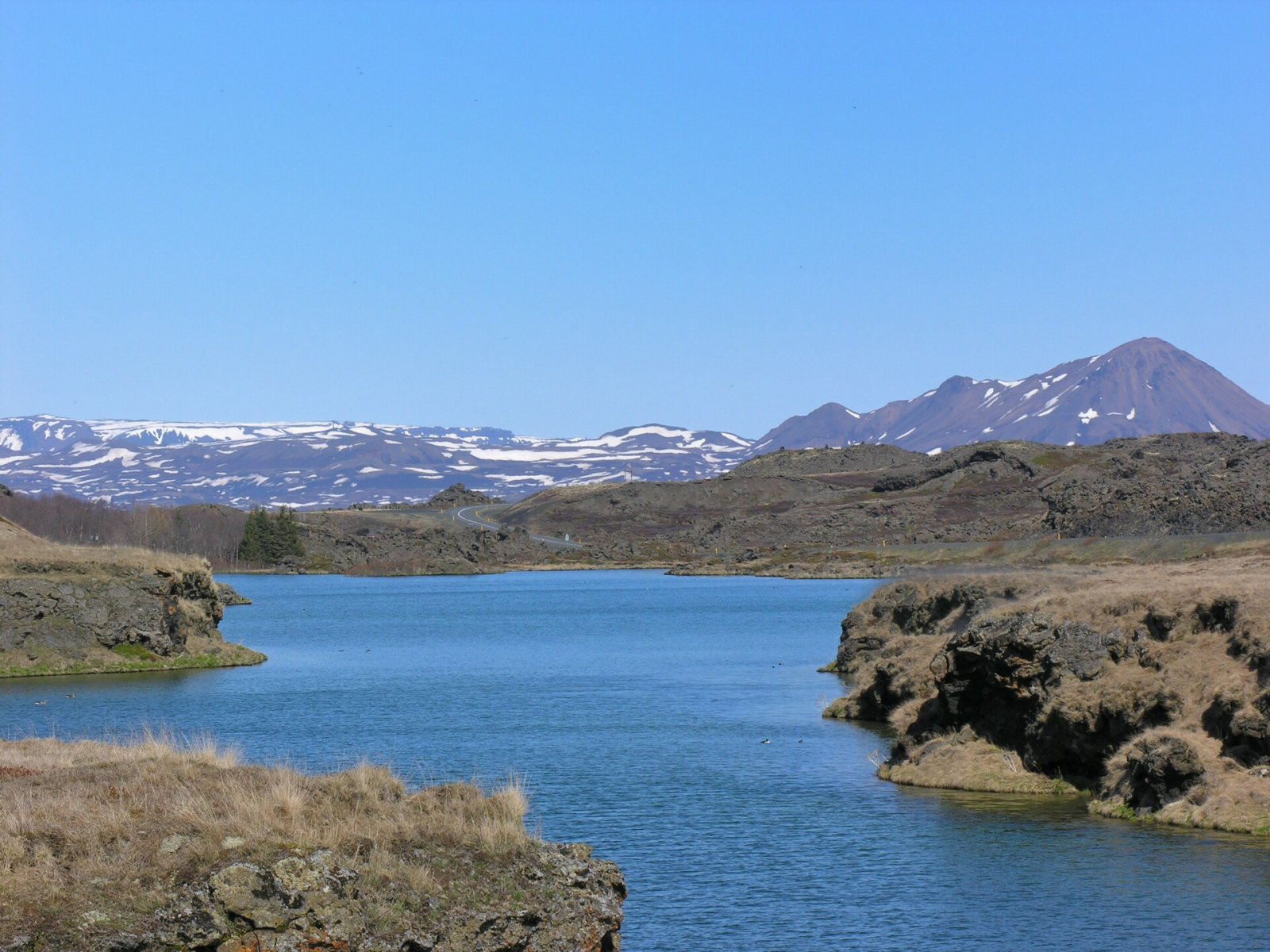 Hlíðarfjall: La Joya de las Montañas Islandesas - Lónsbakki | Secret World Trip Planner