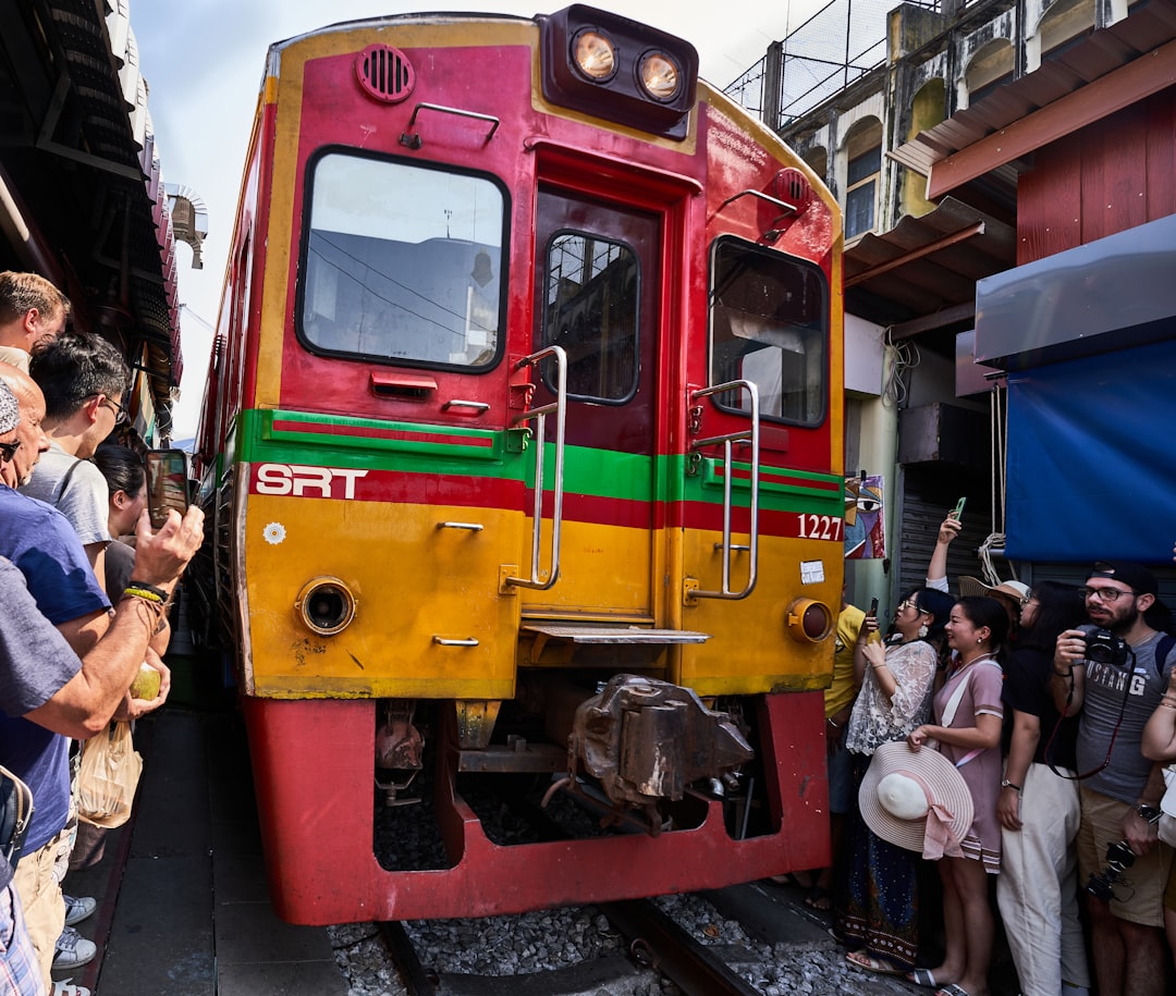 Maeklong: il mercato che ferma il treno - Mueang Samut Songkhram District | Secret World Trip Planner