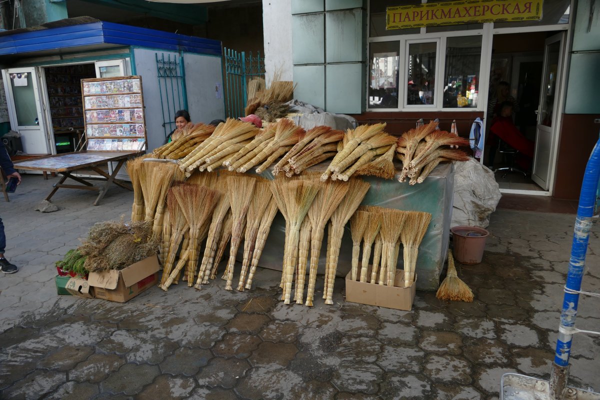 Osh Bazaar in Bishkek: Kyrgyzstan's Vibrant Market - Biškek | Secret World Trip Planner