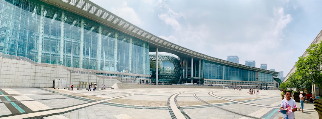 Shanghai Museum: Bronze und Tang-Keramiken im Herzen der Stadt - Huang Pu Qu | Secret World Trip Planner