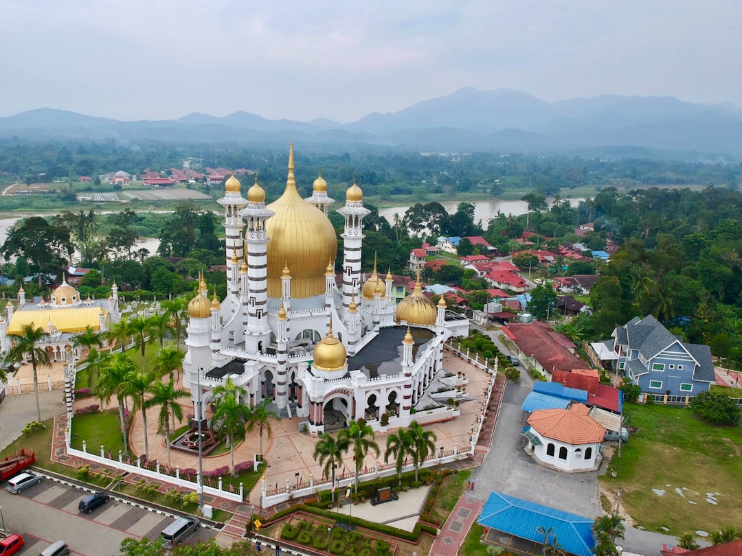 Découvrez la Masjid Pekan Sungai Pelek : un joyau culturel en Malaisie - Sungai Pelek | Secret World Trip Planner