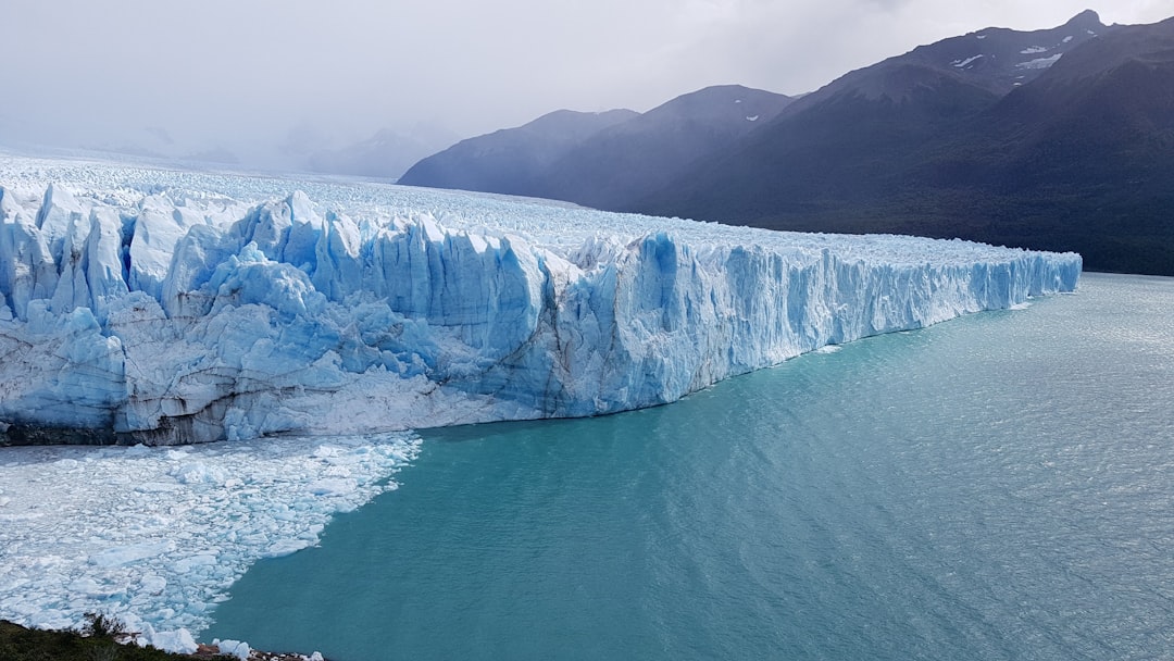 Mirador Perito Moreno ao pôr do sol: gelo e luz dourada - Provincia di Santa Cruz | Secret World Trip Planner