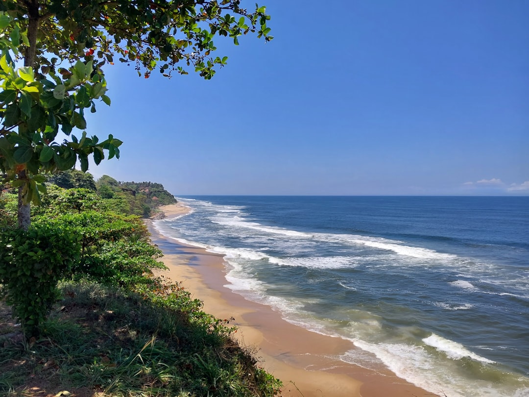 바르칼라 해변: 붉은 절벽과 아라비아 바다 - Varkala | Secret World Trip Planner
