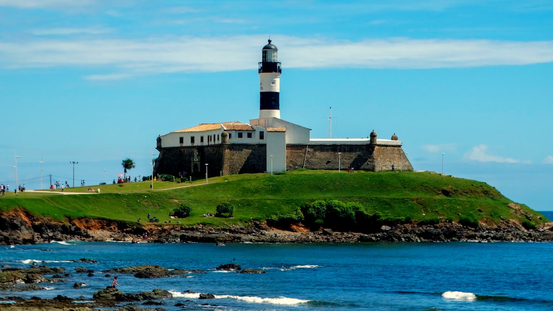 Farol da Barra di São João: il faro coloniale del Brasile - Salvador - BA | Secret World Trip Planner
