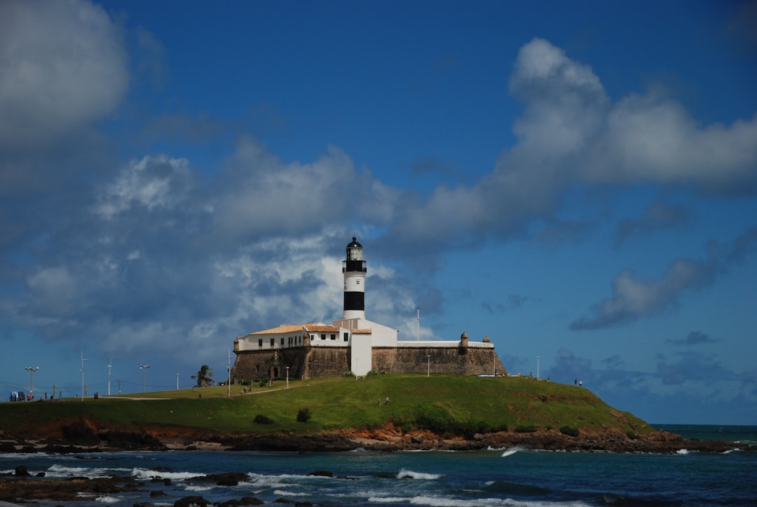 Farol da Barra in São João: Das koloniale Wahrzeichen Brasiliens - Salvador - BA | Secret World Trip Planner