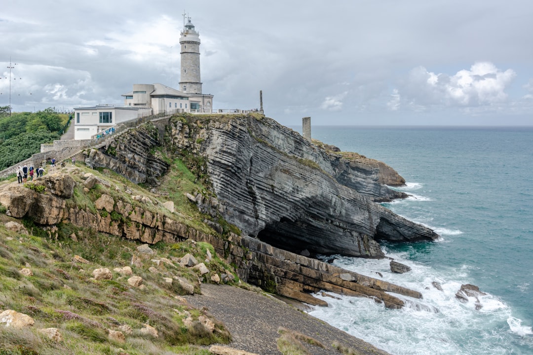 Farol de Albarnaz: el faro solitario de Azores - Estr. do Farol | Secret World Trip Planner