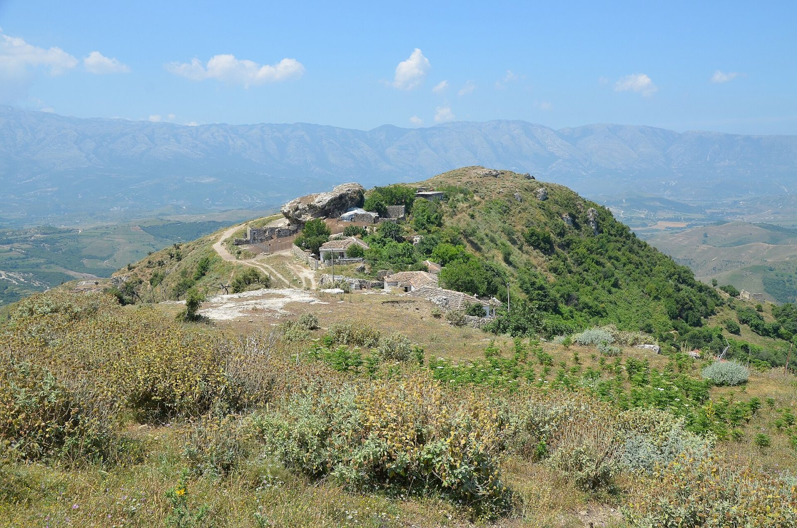 Amantia: un viaggio nella storia dell'Albania antica - Vajzë | Secret World Trip Planner