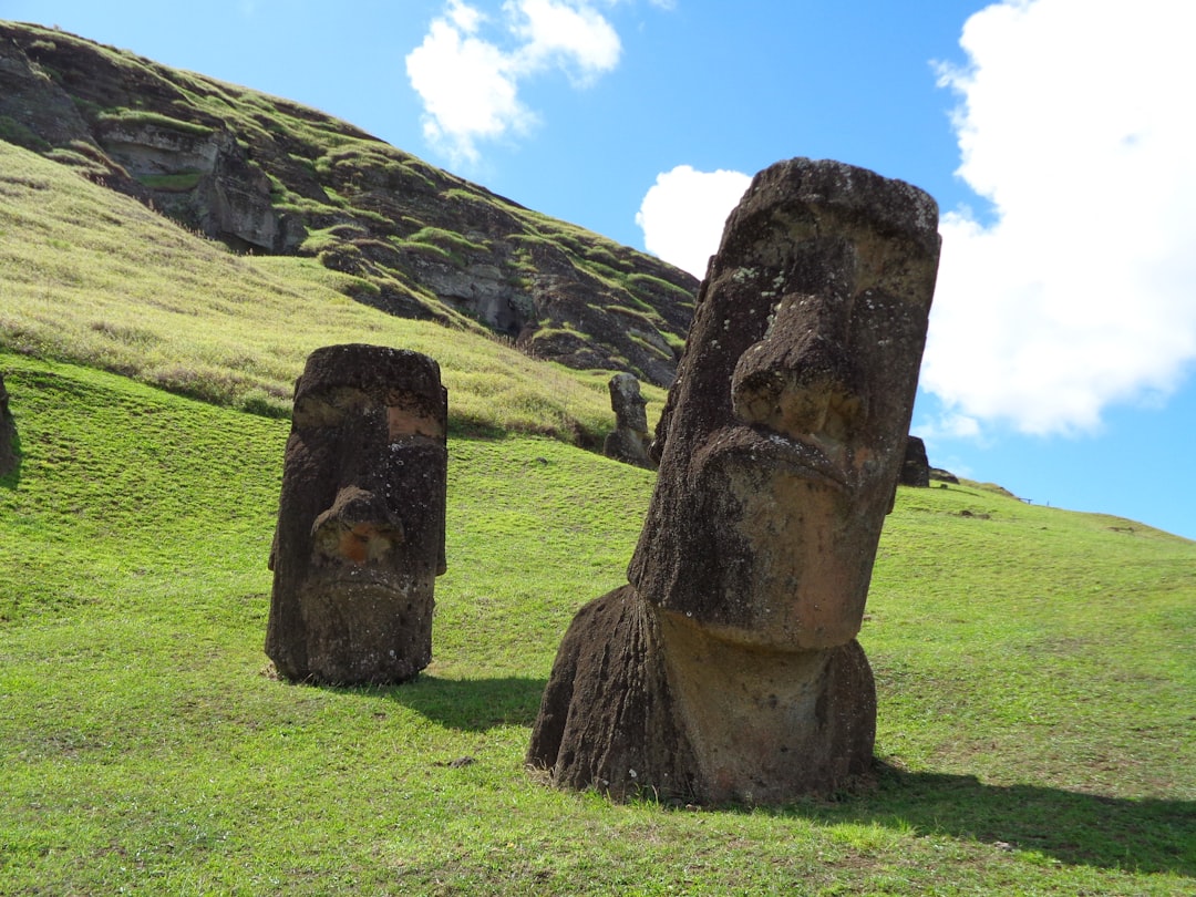 Ahu Taharoa: o mistério da cultura Rapa Nui no Chile - Hanga Roa | Secret World Trip Planner