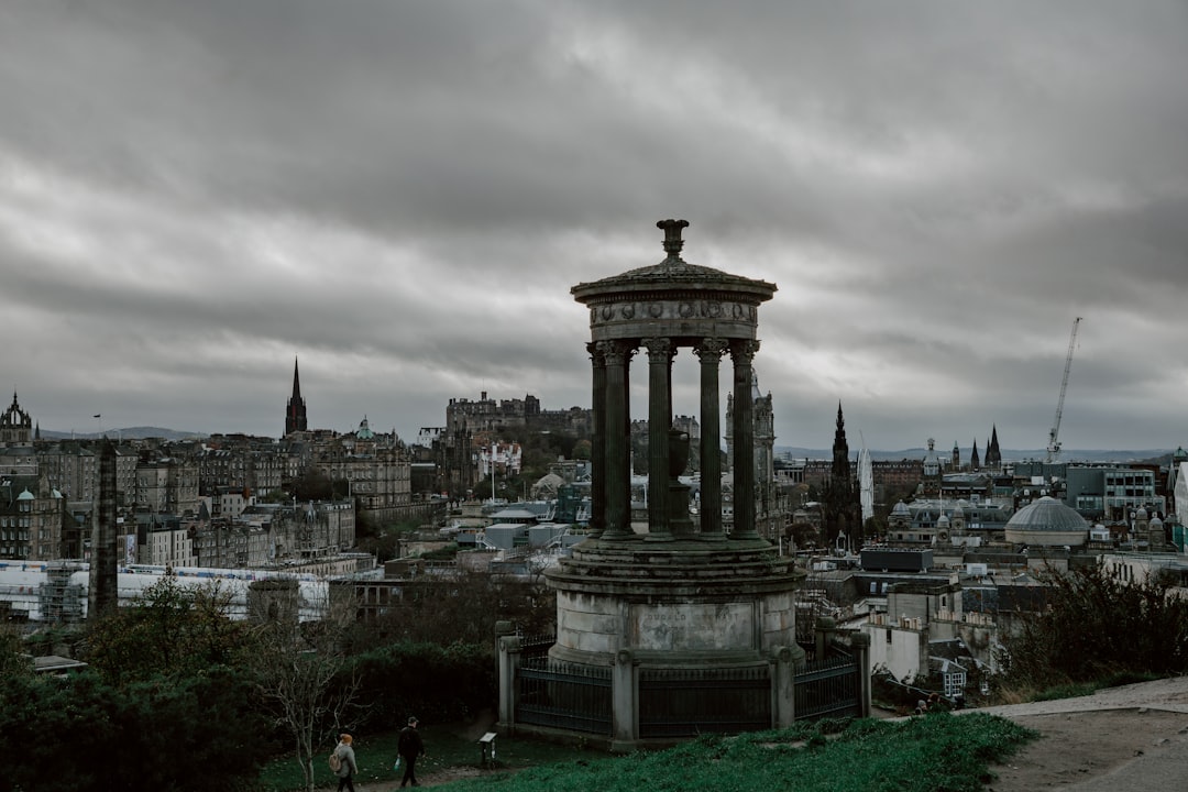 Descubra o Queen Victoria Monument em Paisley, Escócia - Renfrewshire | Secret World Trip Planner