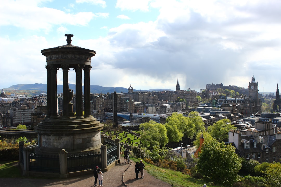 Descubra o Queen Victoria Monument em Paisley, Escócia - Renfrewshire | Secret World Trip Planner