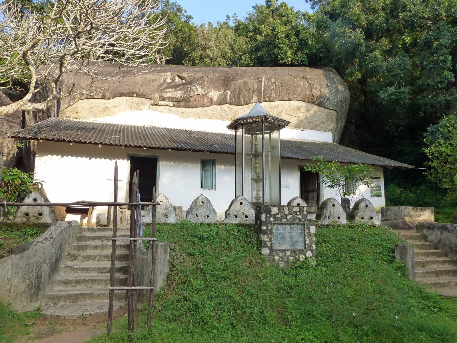 スリランカの仏教の宝、ピドゥランガラ・ヴィハーラを発見しよう - Dambulla | Secret World Trip Planner