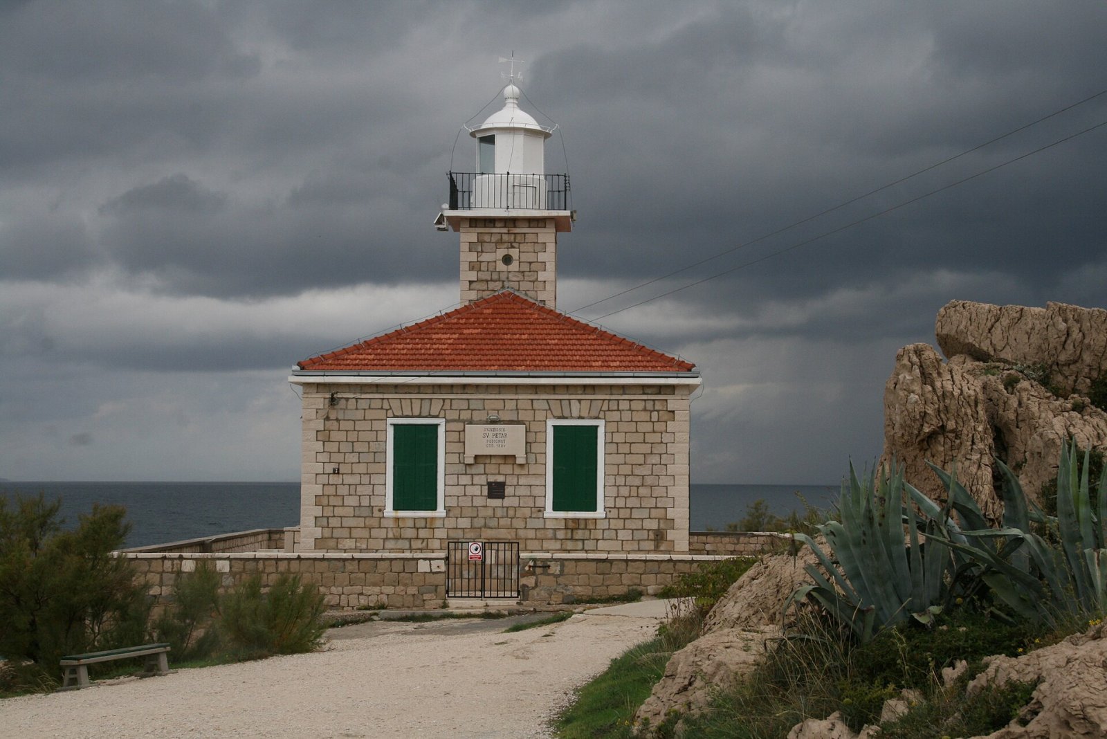 Explorando Sveti Petar: uma joia cultural da Croácia - Makarska | Secret World Trip Planner