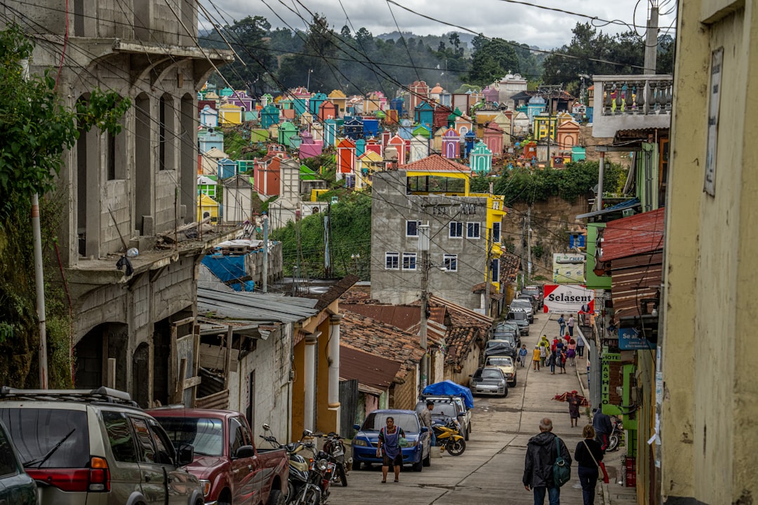 Chichicastenango Markt: Farben und Maya-Rituale - 6a Calle | Secret World Trip Planner