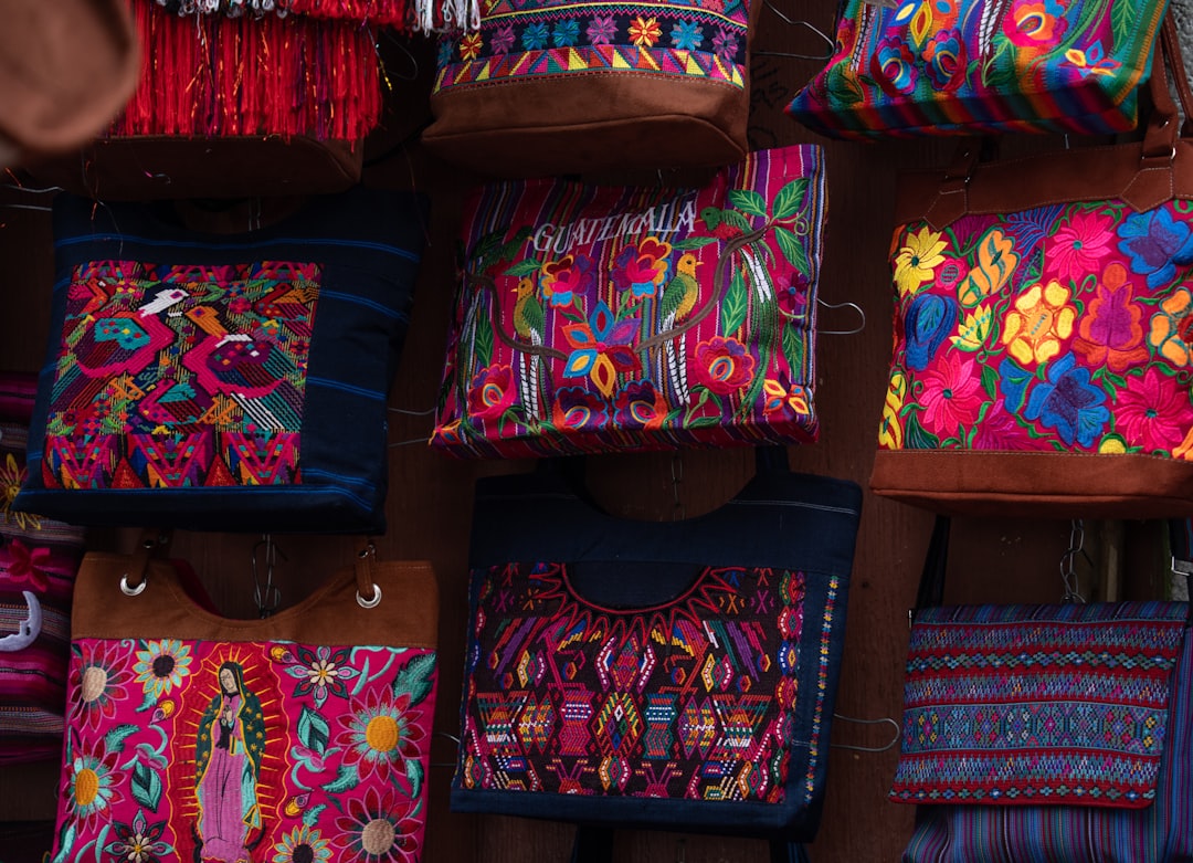 Marché de Chichicastenango : couleurs et rituels mayas - 6a Calle | Secret World Trip Planner