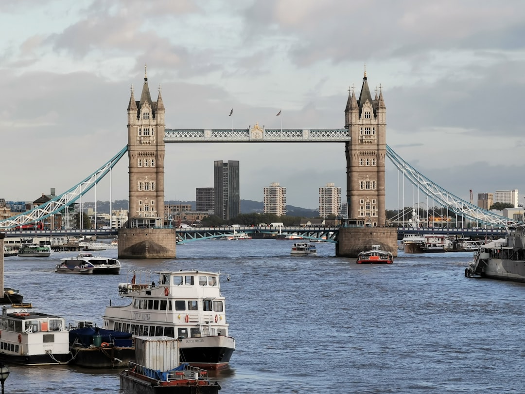 Планировщик поездок с ИИ 2026: Лондон под контролем - Londra | Secret World Trip Planner