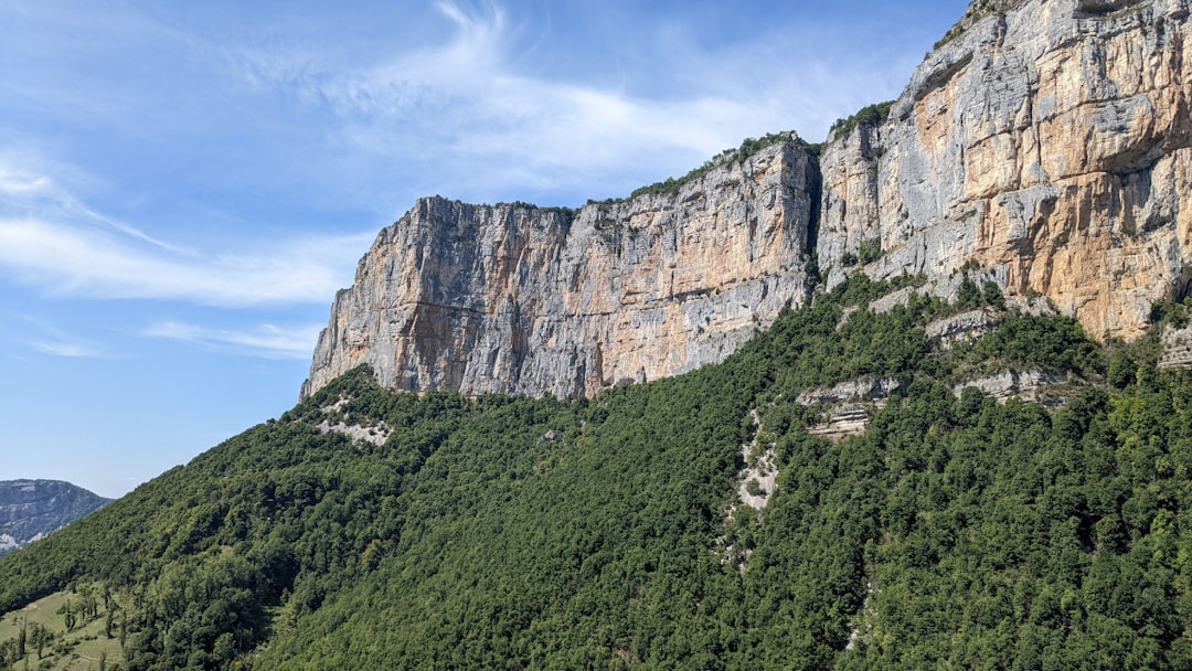 コランシュの洞窟：ヴェルコールのガラスの鍾乳石 - 2865 route des grottes | Secret World Trip Planner