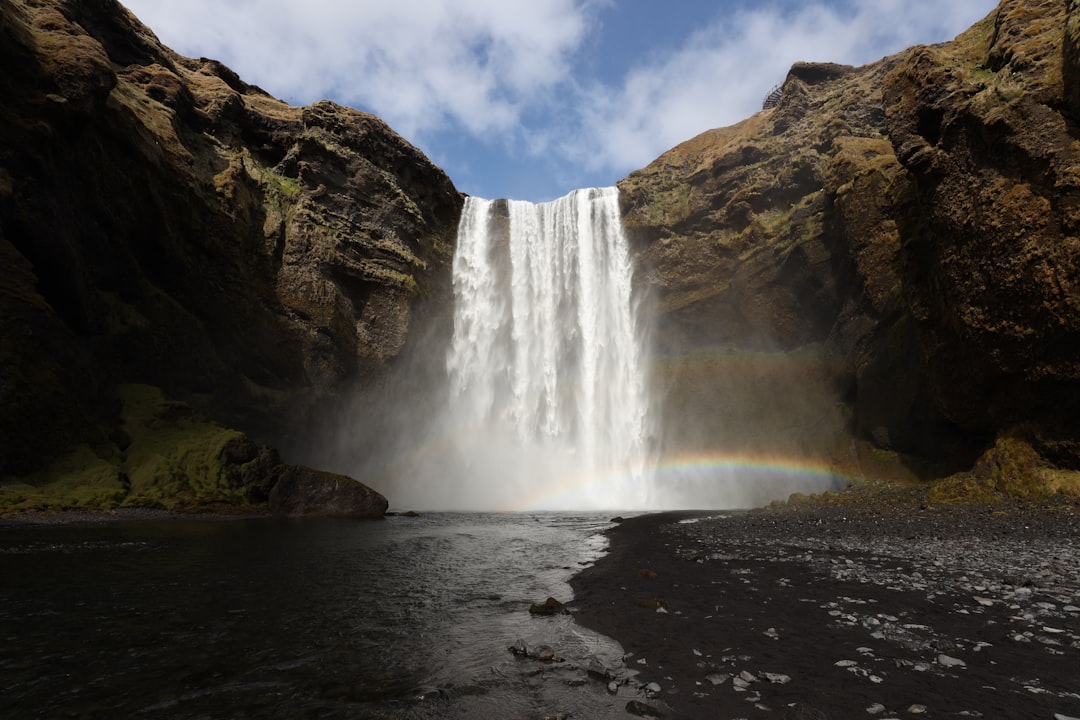 Skógafoss : la cascade islandaise aux 527 marches - Skógafoss | Secret World Trip Planner
