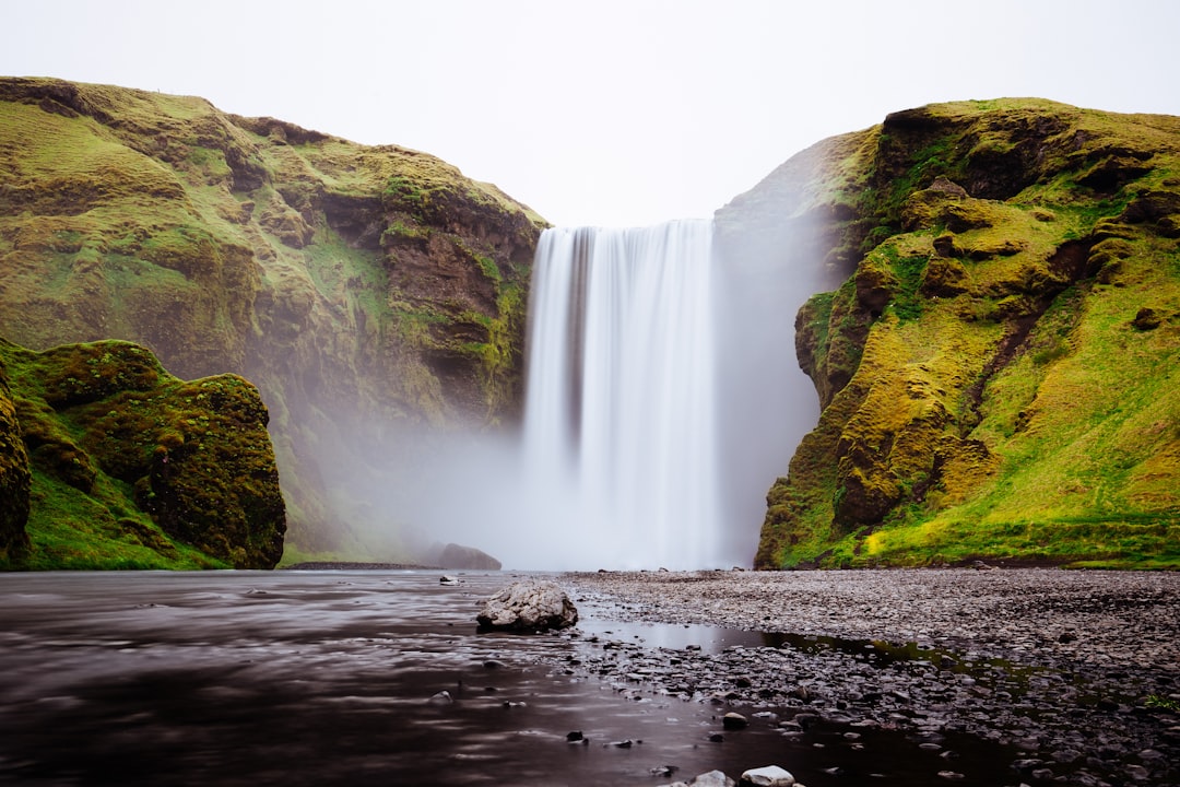 スコガフォス:527段のアイスランドの滝 - Skógafoss | Secret World Trip Planner