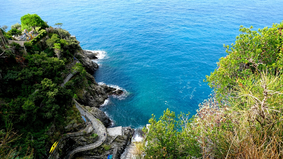 丁利岩石：海拔250米的迷人日落 - V92P+V45 | Secret World Trip Planner