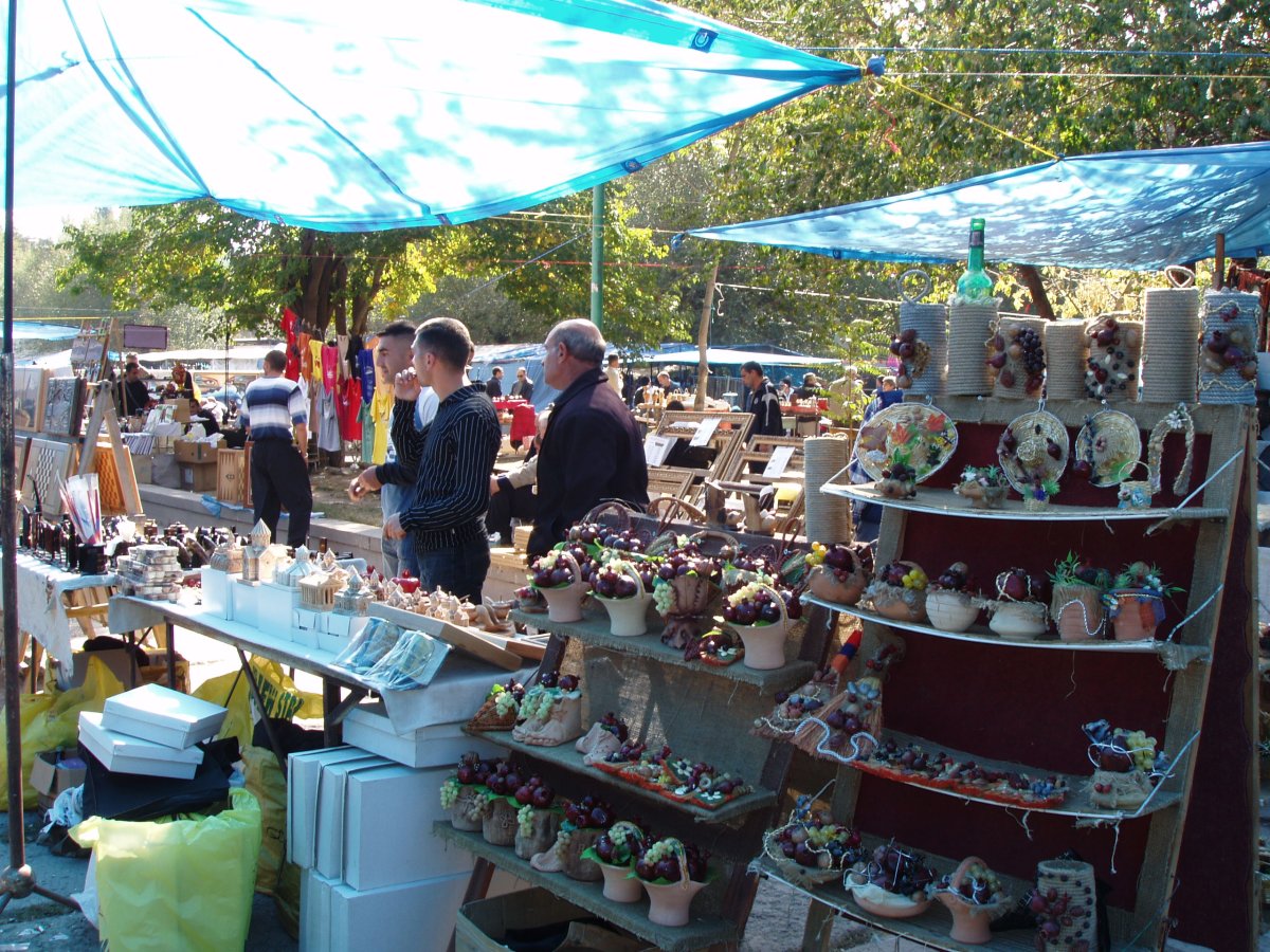 Vernissage Markt in Jerewan: Der Markt der armenischen Seele - 3 Buzand St | Secret World Trip Planner