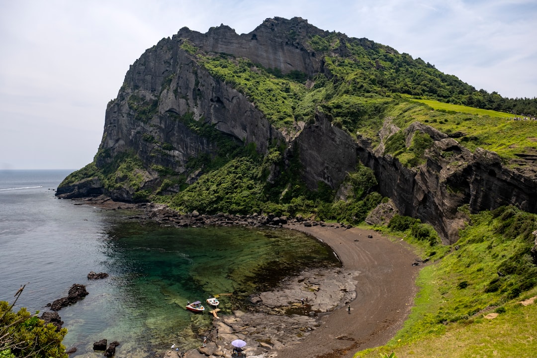 Ilha Jeju: vulcões, lava e praias negras da Coreia | Secret World Trip Planner