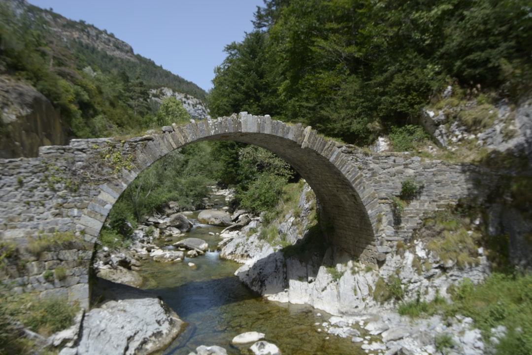 Puente del Diablo en Aniane: el puente medieval sobre el Hérault - st Jean de Fos et | Secret World Trip Planner