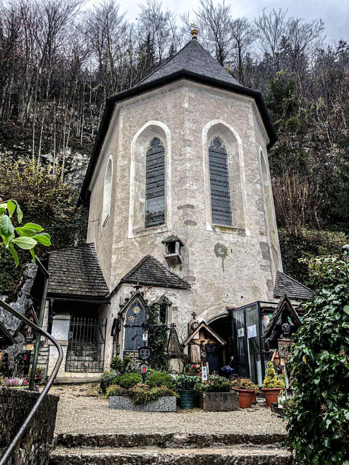 A Casa dos Ossos de Hallstatt: arte e morte nas Alpes - Friedhof 164 | Secret World Trip Planner