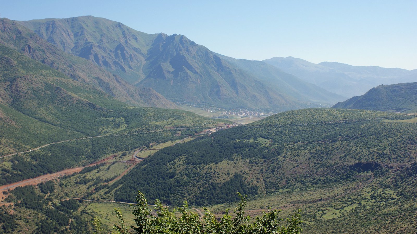 Maja y Kreshtes: Un Paraíso Natural en Albania - Vajkal Nr.2 | Secret World Trip Planner