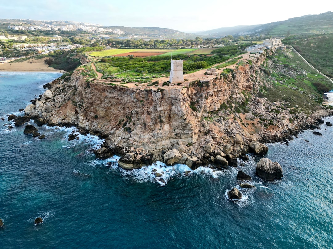 金色海湾：马耳他迷人的海滩 - Mellieħa | Secret World Trip Planner