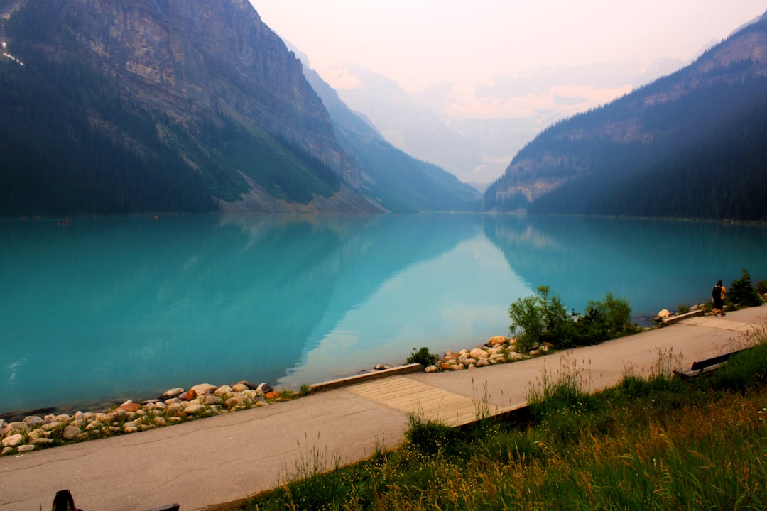 페이토 호수: 로키산맥의 청록색 호수 - Lake Louise | Secret World Trip Planner