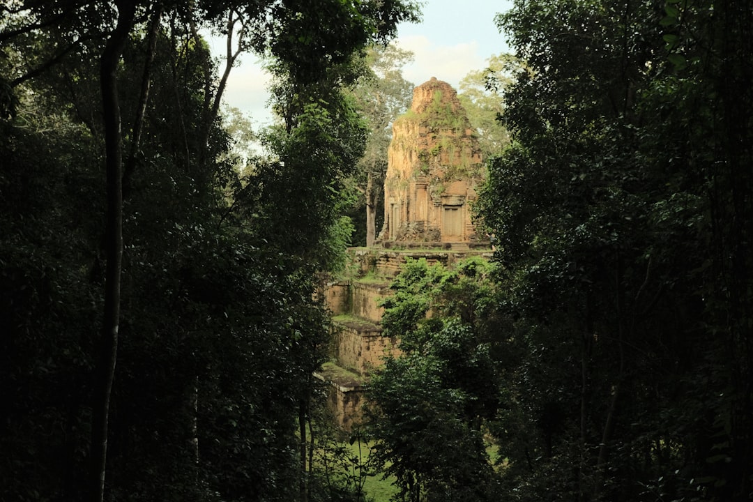キリングケイブ：カンボジアの記憶と自然の旅 - Krong Battambang | Secret World Trip Planner