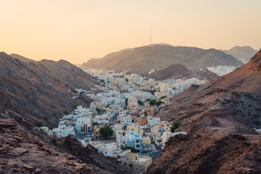 자발 자하이멧: 오만의 자연 보석을 발견하세요 - Sall Ala | Secret World Trip Planner