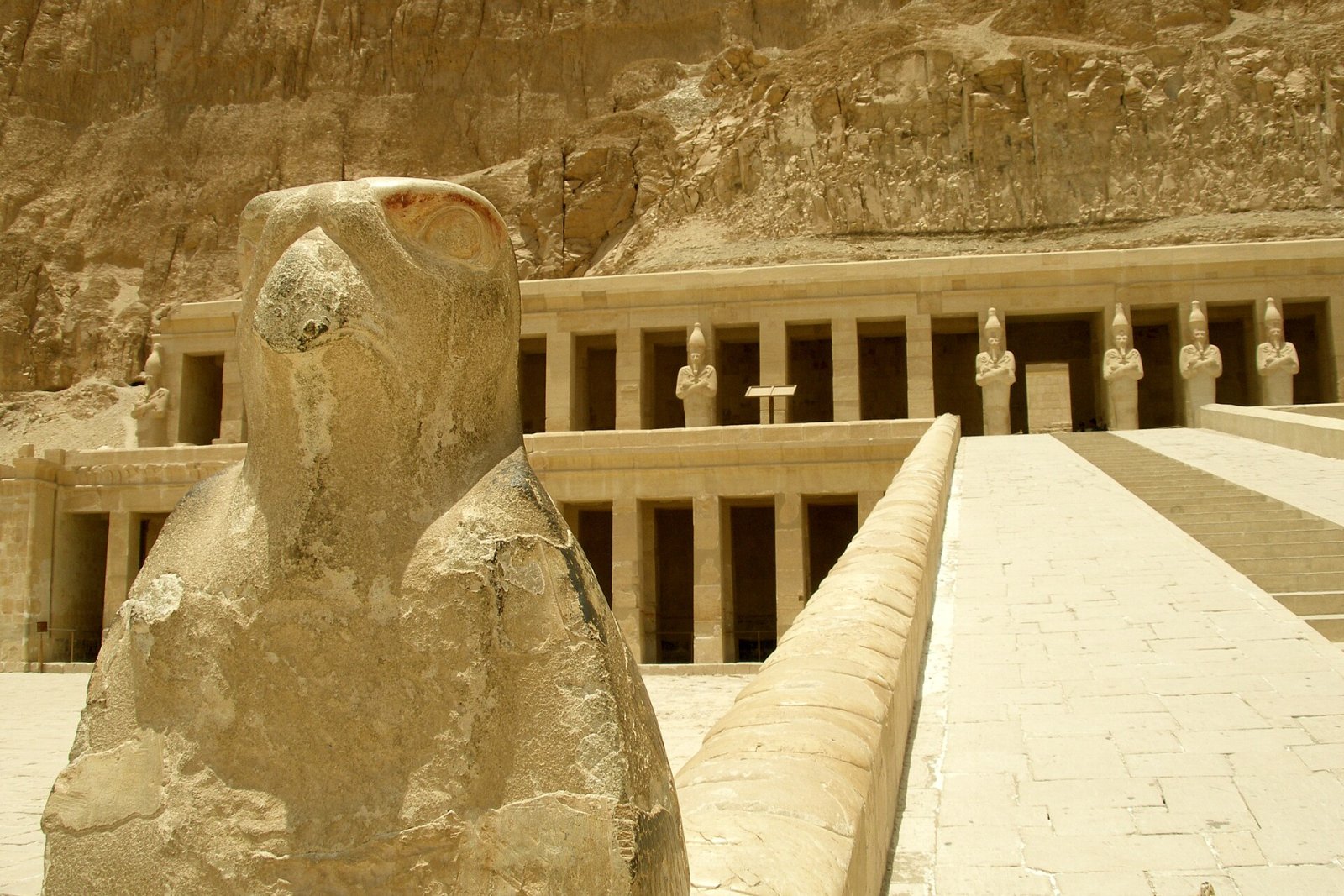 Il Tempio Mortuario di Hatshepsut: Un Capolavoro dell'Antico Egitto - Al Qarna | Secret World Trip Planner