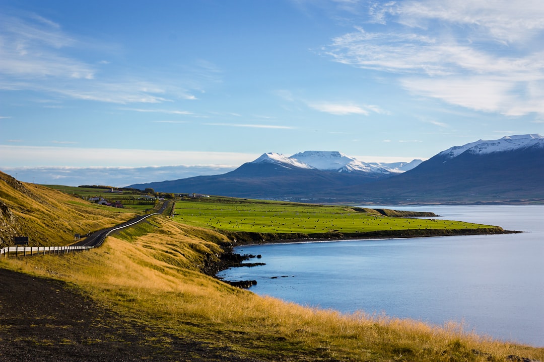 Descubre Surtshellir: la maravilla subterránea de Islandia | Secret World Trip Planner