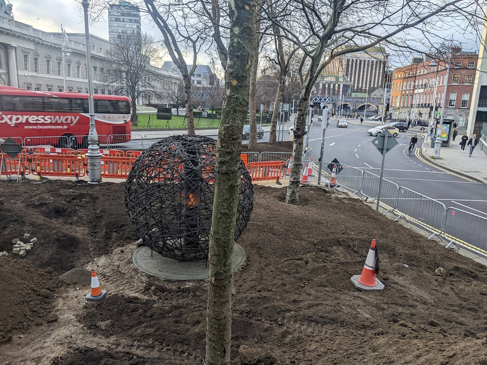 Enlaces Universales sobre los Derechos Humanos: Un símbolo de libertad en Dublín - Dublin 1 | Secret World Trip Planner