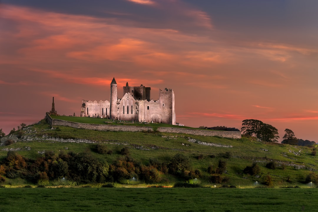 Scoprire Patrick Kavanagh: Un Viaggio nella Cultura Irlandese - Dublin 4 | Secret World Trip Planner